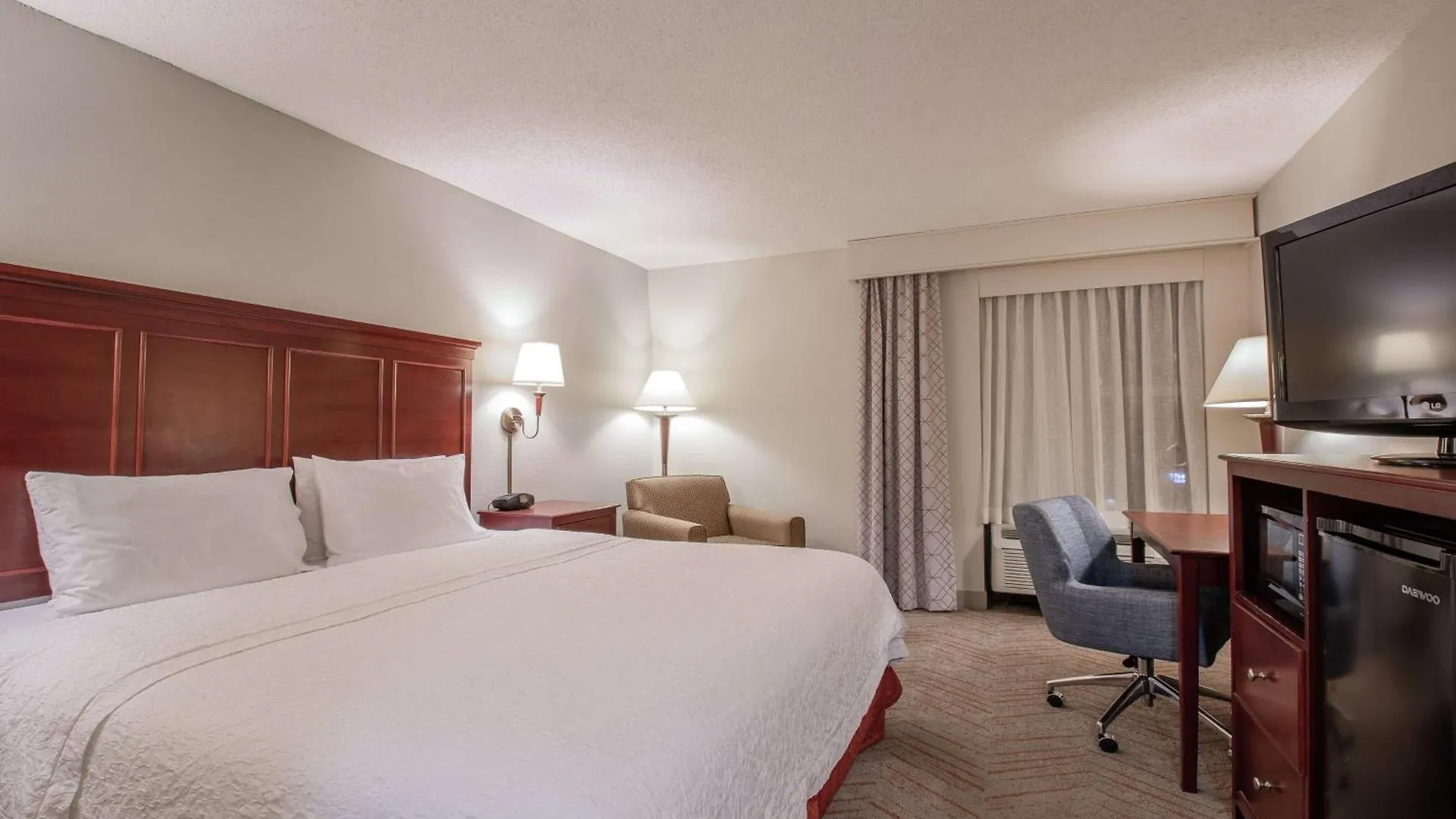 Hampton Inn & Suites Williamsburg-Richmond Road Hotel